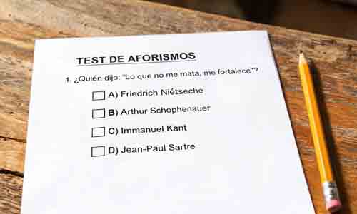 Imagen de un test sobre la mesa